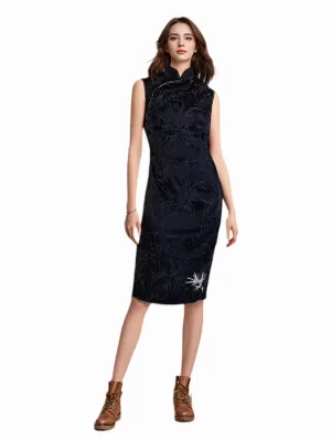 Chong Er Embroidered Knee-Length Cheongsam