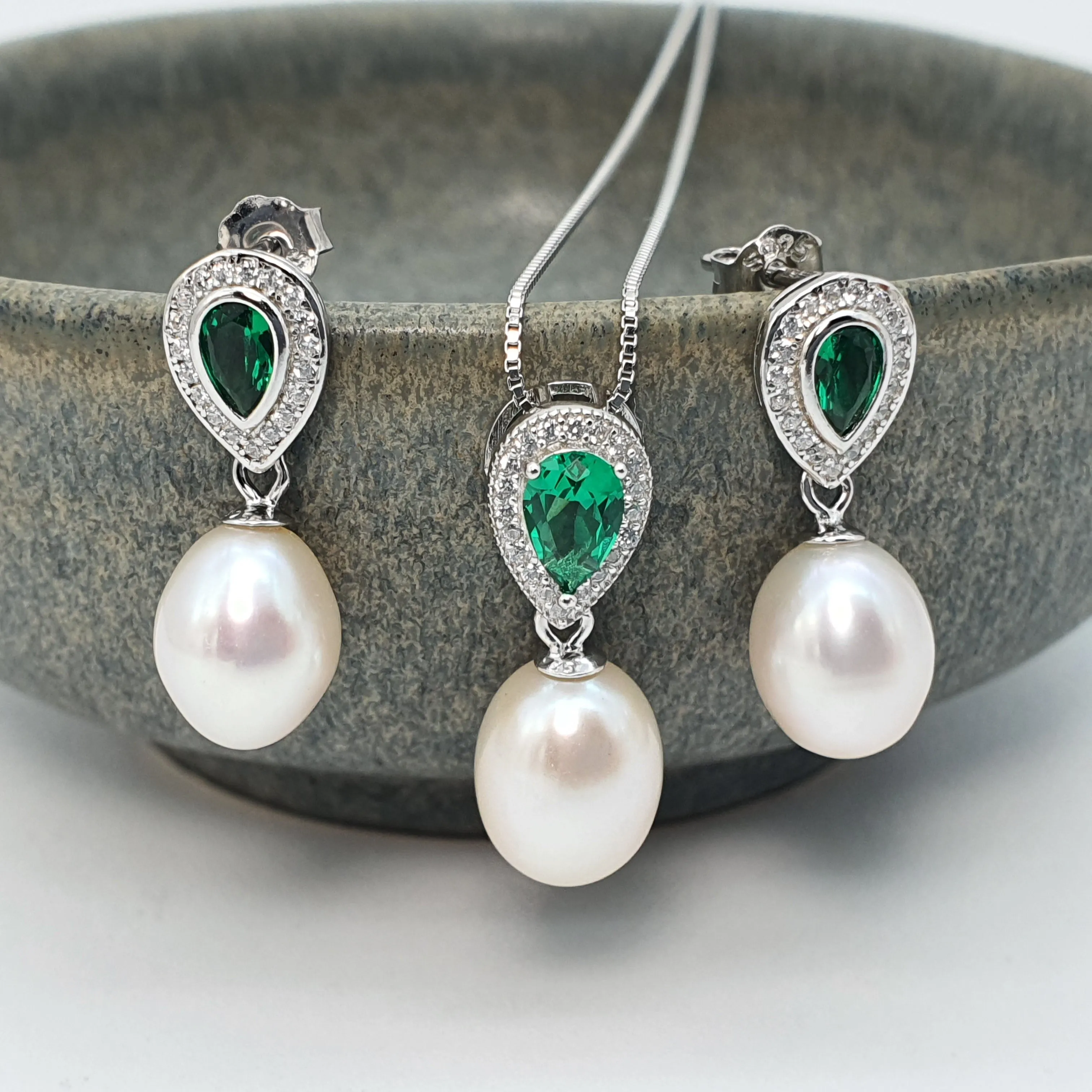 Freshwater Cultured Pearl Green Oval Set, Sterling silver